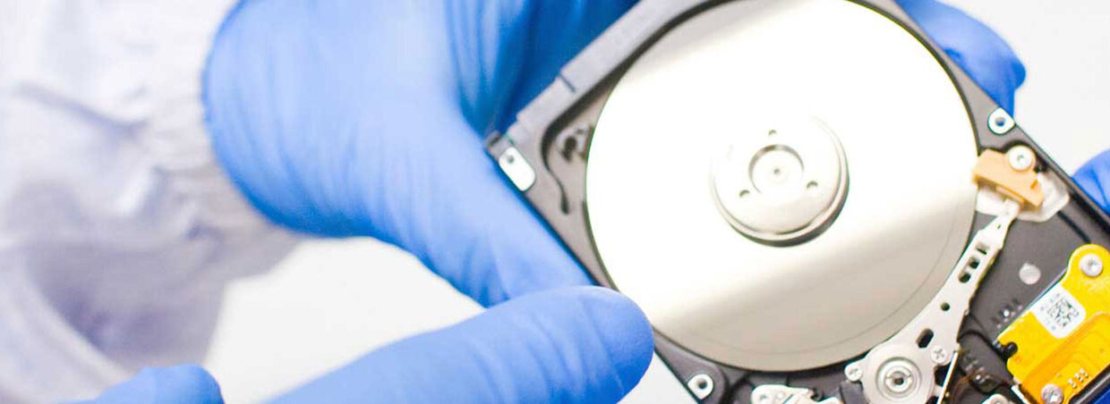 Recuperação de dados em HD com riscos e falhas físicas